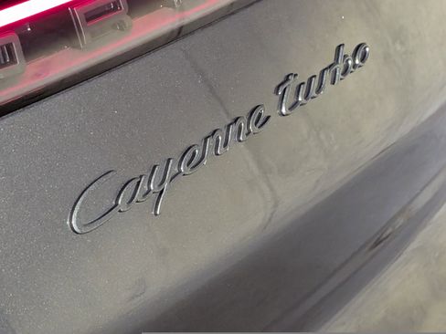 Certified 2022 Porsche Cayenne Turbo AWD/4WD image 18