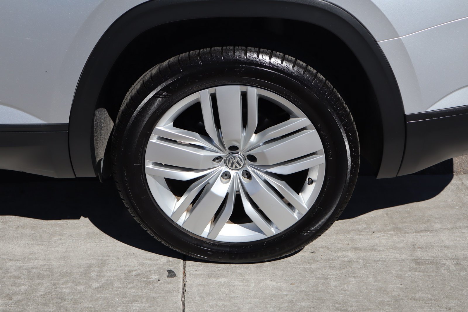 Used 2019 Volkswagen Atlas SE w/ Panoramic Sunroof Package FWD image 13