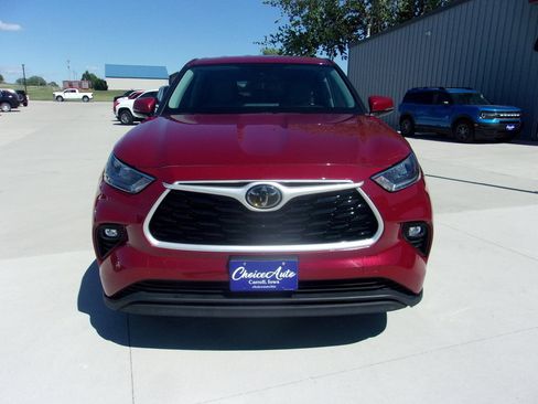Used 2020 Toyota Highlander LE AWD/4WD image 5