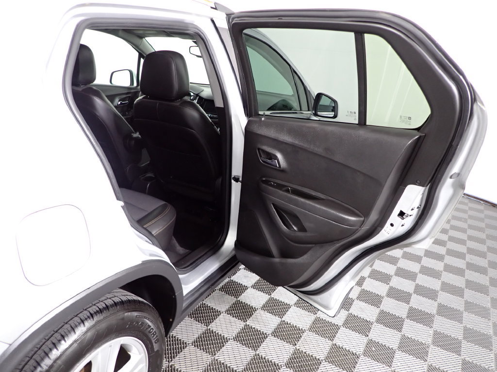Used 2019 Chevrolet Trax LT w/ LT Convenience Package FWD image 28