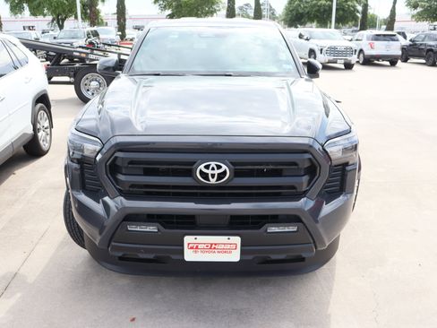 Used 2025 Toyota Tacoma SR5 image 3