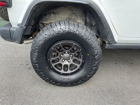 Used 2023 Jeep Wrangler Unlimited Rubicon w/ Xtreme 35 Tire Package AWD/4WD image 4