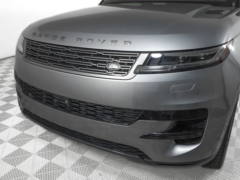 Used 2025 Land Rover Range Rover Sport SE image 30