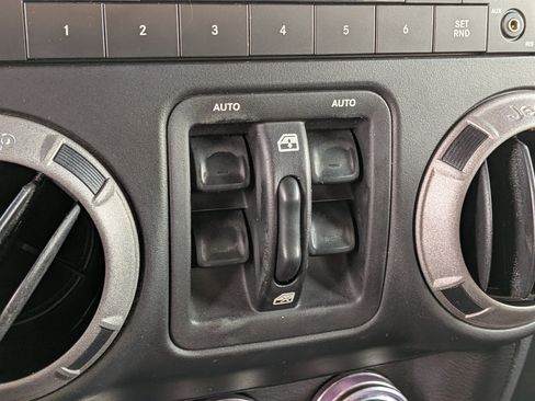 Used 2016 Jeep Wrangler Unlimited Sport AWD/4WD image 37