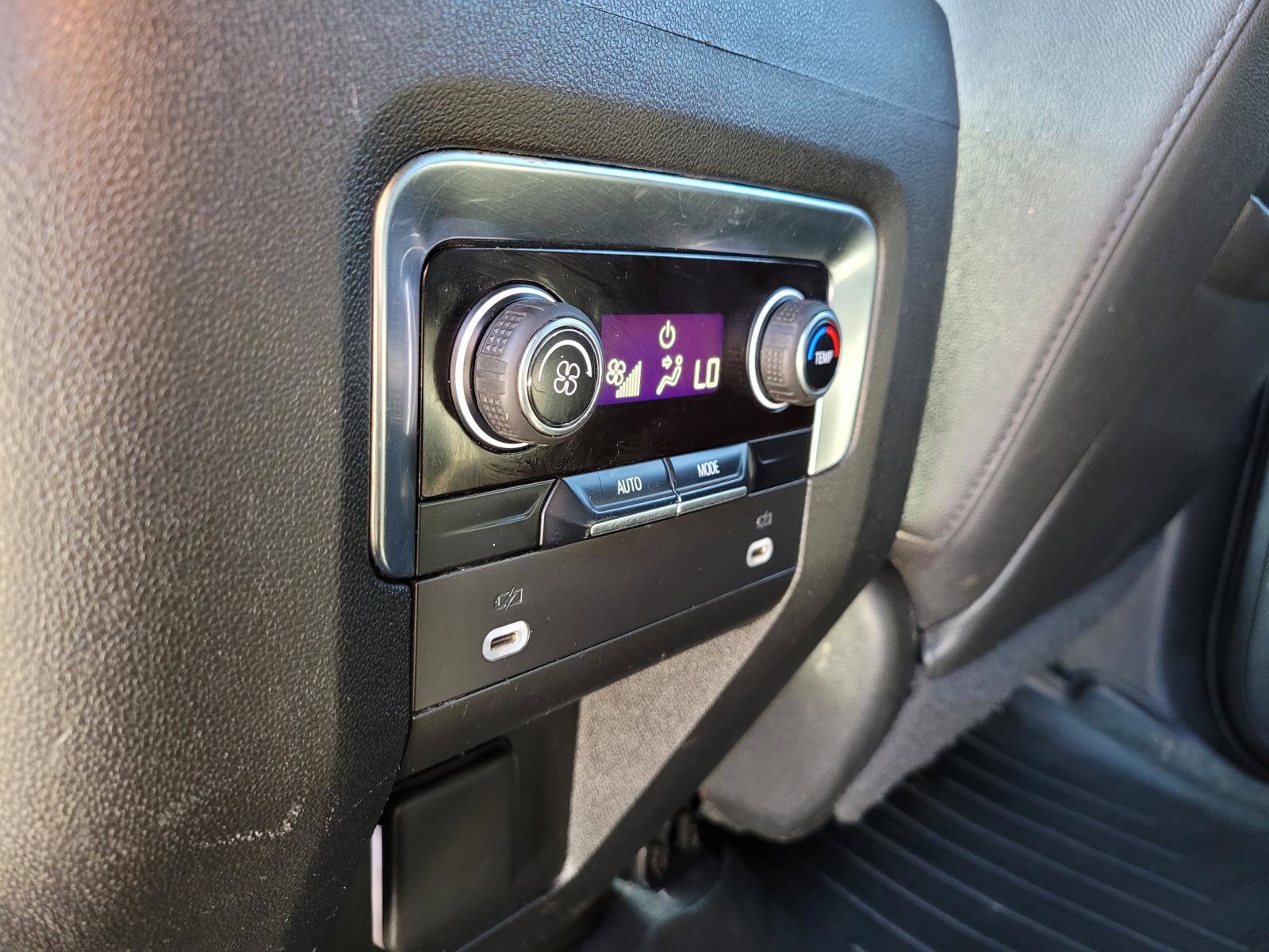 Used 2022 Chevrolet Suburban Z71 AWD/4WD image 15