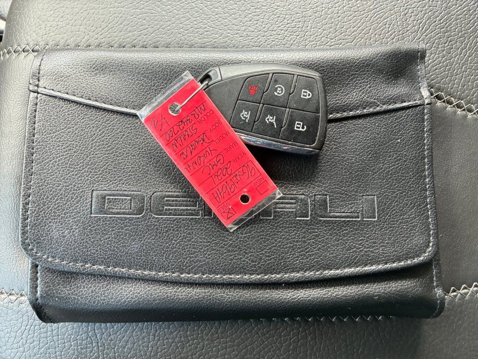 Used 2021 GMC Yukon XL Denali w/ Denali Premium Package AWD/4WD image 33