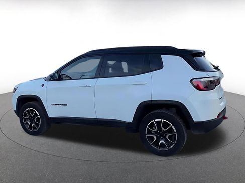 Used 2025 Jeep Compass Trailhawk image 10