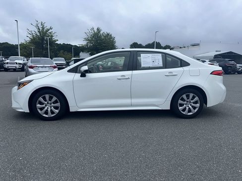 Used 2020 Toyota Corolla LE FWD image 2