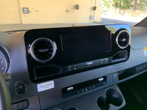 Used 2023 Mercedes-Benz Sprinter 2500 image 17