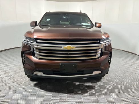 Used 2023 Chevrolet Suburban High Country AWD/4WD image 3