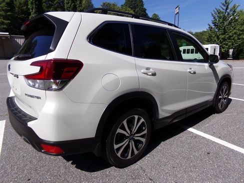 Used 2023 Subaru Forester Limited AWD/4WD image 6