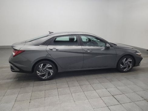 Used 2025 Hyundai Elantra SEL FWD image 10