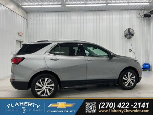 Used 2023 Chevrolet Equinox Premier AWD/4WD image 2