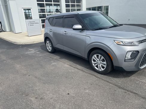 Used 2022 Kia Soul LX image 7