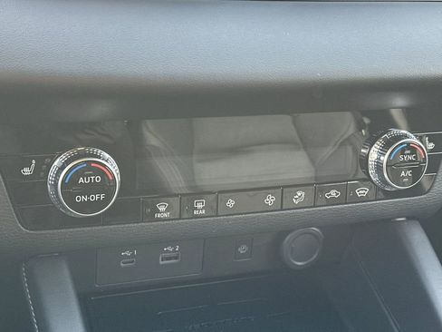 New 2025 Mitsubishi Outlander SE image 21