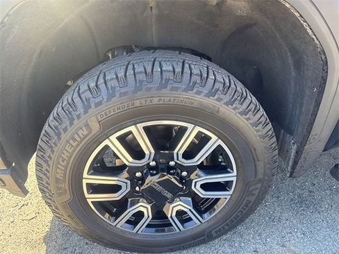 Used 2023 GMC Sierra 2500 AT4 w/ AT4 Preferred Package image 13