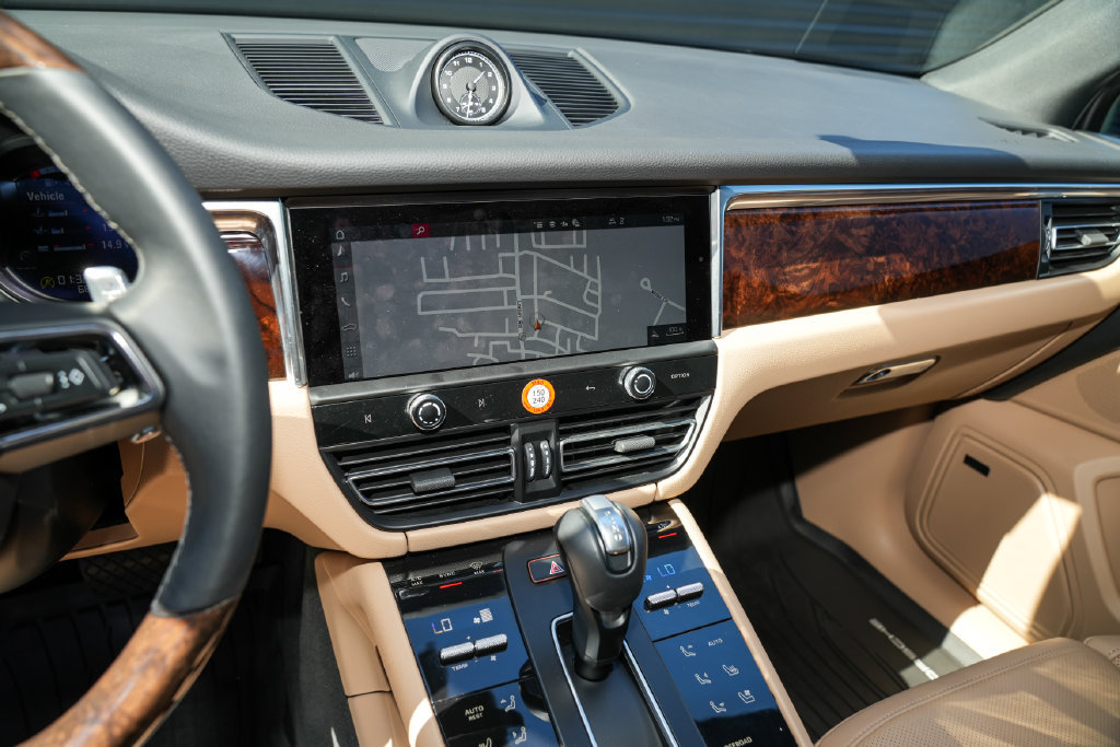 Certified 2026 Porsche Macan AWD/4WD image 26