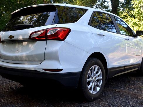 Used 2020 Chevrolet Equinox LS FWD image 6