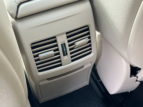 Used 2017 Mercedes-Benz GLA 250 4MATIC image 16