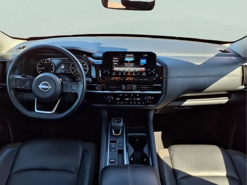 Used 2023 Nissan Pathfinder SL image 14