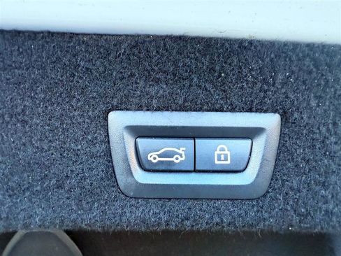 Used 2018 BMW 750i image 24