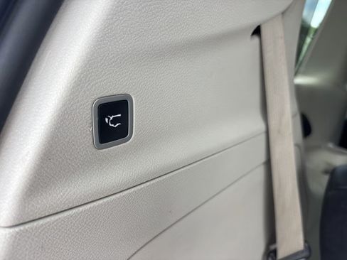 Used 2020 Chrysler Pacifica Touring-L FWD image 24