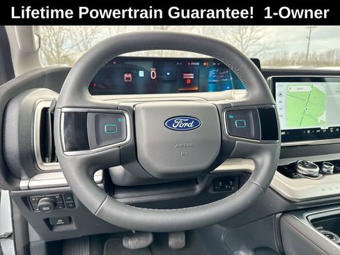 Used 2025 Ford Expedition Active AWD/4WD image 11