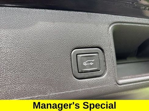 Used 2024 GMC Terrain SLE w/ Driver Convenience Package FWD image 35