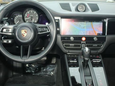 Certified 2025 Porsche Macan image 6