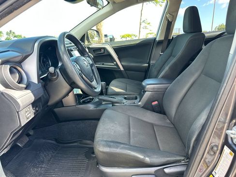 Used 2017 Toyota RAV4 LE FWD image 12