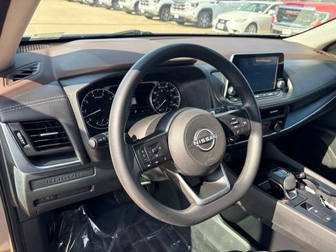 Used 2023 Nissan Rogue S AWD/4WD image 13