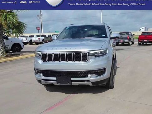 Used 2022 Jeep Wagoneer Series III w/ Flexible Seating Group AWD/4WD image 3