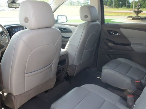 Used 2021 Chevrolet Traverse Premier image 17