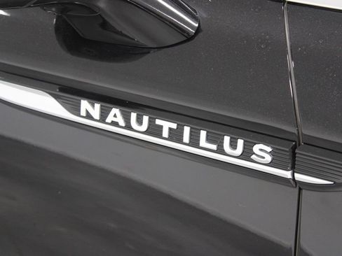 Used 2022 Lincoln Nautilus Reserve w/ Equipment Group 201A image 12