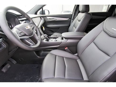 New 2026 Cadillac XT5 Luxury image 6