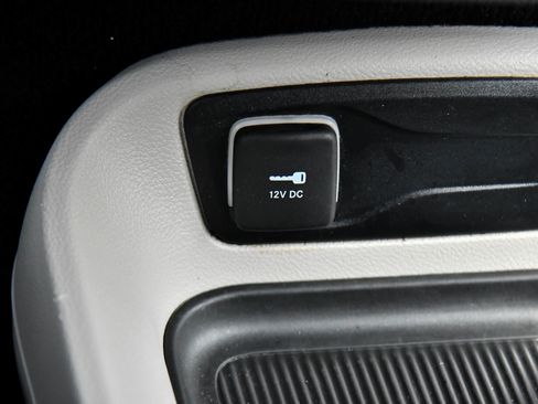 Used 2023 Chrysler Pacifica Touring-L FWD image 28