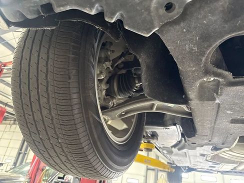 Used 2023 Chrysler Pacifica Touring-L FWD image 6