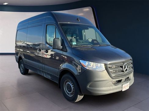 Used 2025 Mercedes-Benz Sprinter 2500 image 4