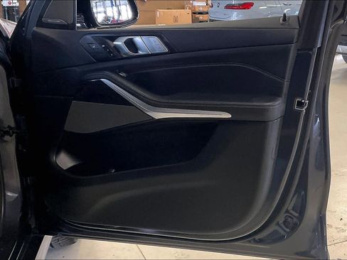 Used 2021 BMW X7 M50i w/ Executive Package image 21