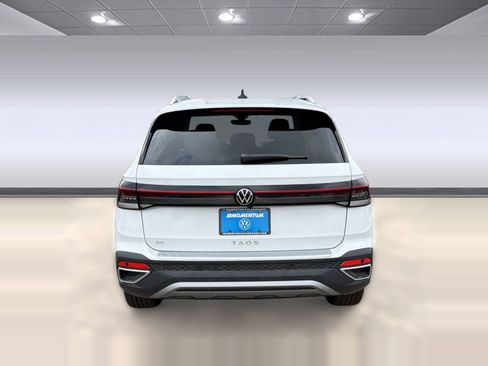 New 2026 Volkswagen Taos SE FWD image 10