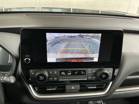 Used 2024 Toyota Grand Highlander XLE image 10