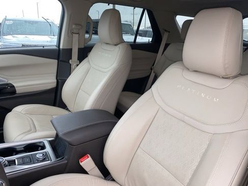 Used 2023 Ford Explorer Platinum w/ Technology Package image 22