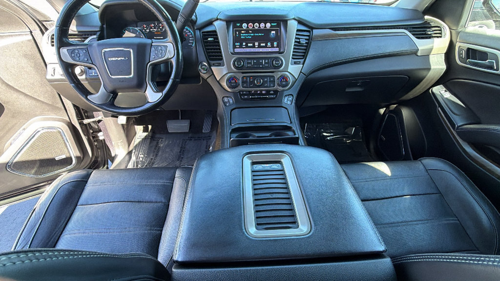 Used 2018 GMC Yukon Denali w/ Denali Ultimate Package AWD/4WD image 26
