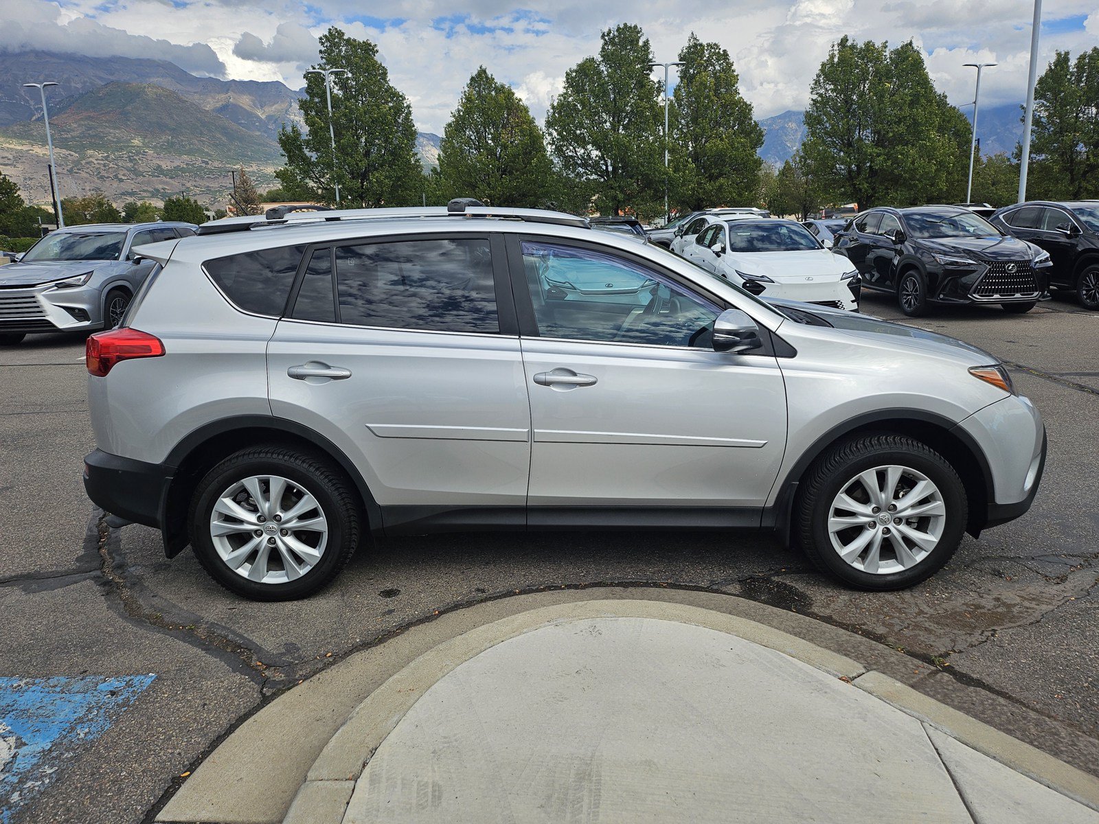 Used 2015 Toyota RAV4 Limited w/ Technology Package FWD image 4