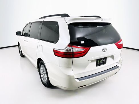 Used 2015 Toyota Sienna XLE image 5