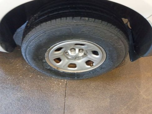 Used 2013 Nissan Frontier S image 29