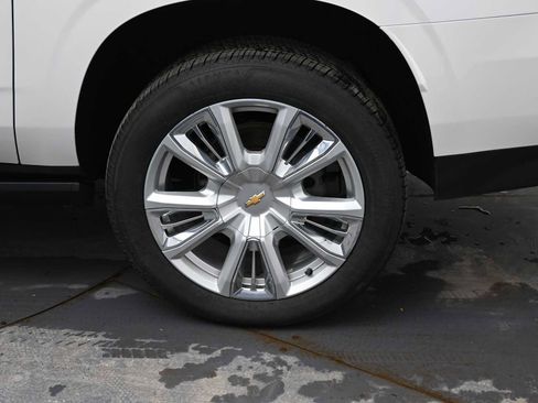 Used 2023 Chevrolet Suburban High Country w/ Advanced Technology Package image 5