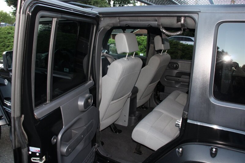 Used 2009 Jeep Wrangler Unlimited Sahara AWD/4WD image 15