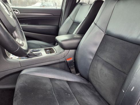 Used 2018 Jeep Grand Cherokee Altitude image 3