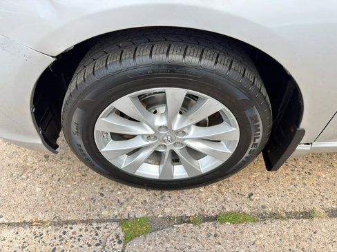 Used 2014 Toyota Venza LE image 23